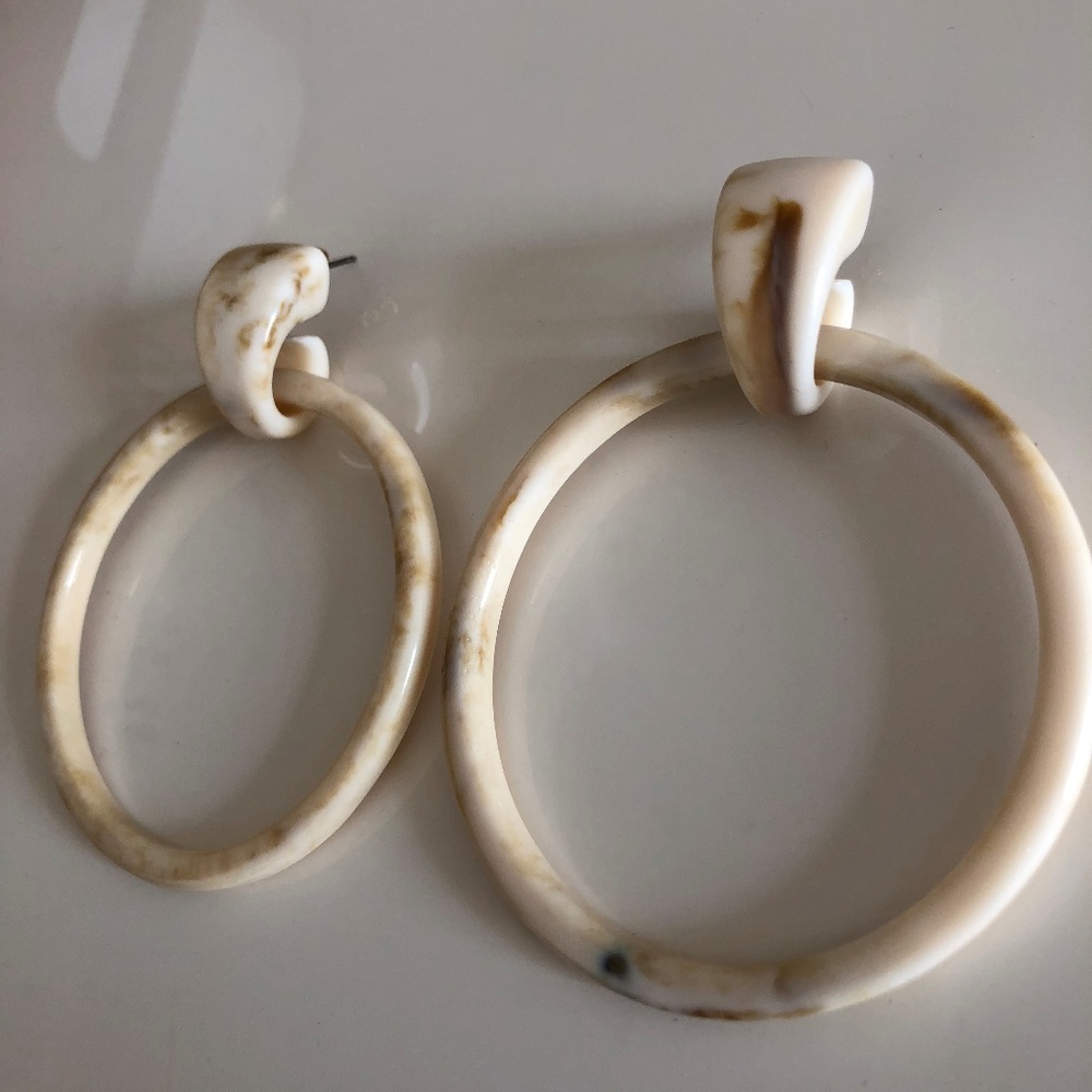 Cream tortoise circle hoop earrings
